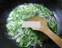 青菜绿豆芽年糕汤的做法图解4