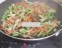 五彩豆角焖面的做法图解6