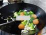 西兰花炒面筋的做法图解6
