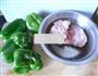青椒猪肉水饺的做法图解1