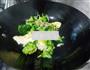 西兰花炒鸡蛋的做法图解5
