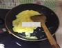 蒜苗炒鸡蛋的做法图解2
