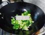 木耳炒西兰花的做法图解5