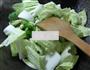 西兰花炒白菜的做法图解3