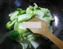 西兰花炒白菜的做法图解5