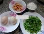 芹菜虾肉鸡蛋饼的做法图解1