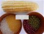 玉米豆粥的做法图解1