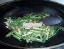 蒜苔炒肉的做法图解4