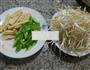 小炒绿豆芽的做法图解1