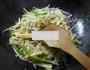 小炒绿豆芽的做法图解6