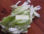 芹菜炒肉片的做法图解2