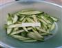 黄瓜拌海蜇头的做法图解3
