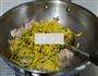 瘦肉炒黄花菜的做法图解5