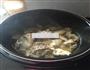 土鸡菌菇芋头煲的做法图解3