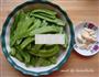 蒜蓉荷兰豆的做法图解1