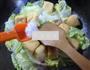 油豆腐白菜煮腊鸡腿的做法图解6