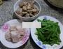 韭菜五花肉煮蚕豆芽的做法图解1