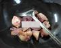 油豆腐莴笋煮腊鸡腿的做法图解4
