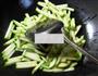 榨菜丝炒西葫芦的做法图解3