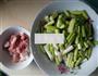 蒜薹炒肉片的做法图解1