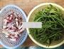 芦蒿炒咸肉的做法图解1