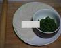 饺子皮做葱油饼的做法图解1