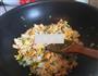 榆钱三文鱼蛋炒饭的做法图解12