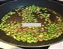 咸酸菜鲜黄豆伴肉末的做法图解4