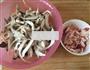 鲜蘑炒肉的做法图解1