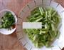 芹菜炒豆皮的做法图解2