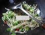 油麦菜炒绿豆芽的做法图解4