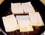 墨鱼干焖豆腐的做法图解2