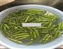 清水煮豌豆的做法图解1