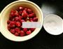 草莓罐头的做法图解1