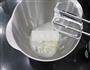 蛋白椰蓉球的做法图解2