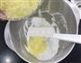 蛋白椰蓉球的做法图解3
