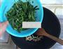绿豆芽韭菜炒木耳的做法图解5