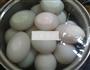 酒糟腌蛋的做法图解2