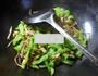 笋干菜五花肉炒尖椒的做法图解5