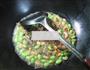 开洋笋干菜炒毛豆的做法图解5