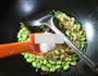开洋笋干菜炒毛豆的做法图解7