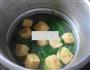 茼蒿油豆腐龙骨汤的做法步骤10