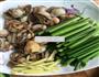 扇贝肉炒韭菜花的做法图解1