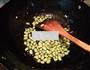 豆米香干杂炒的做法图解7