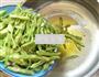 素炒豆角丝的做法图解2