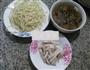 猪肉笋干菜汤面的做法图解1