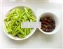 芹菜牛柳的做法图解1