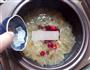 无花果樱桃银耳汤的做法图解6