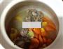 胡萝卜玉米排骨甜汤的做法图解7