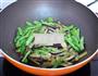 茄子干煸四季豆的做法图解7